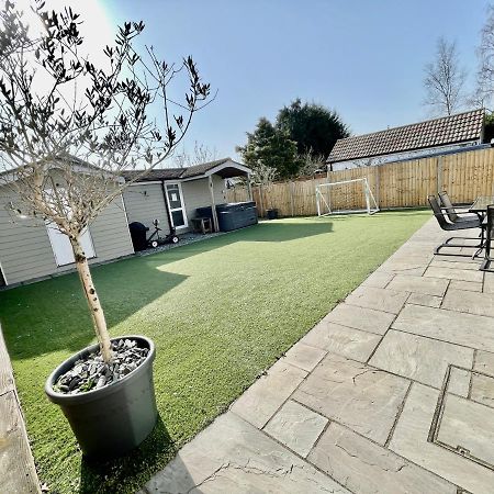 Four Corners Holiday Home Hot Tub & Sauna Ferndown Dış mekan fotoğraf