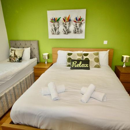 Four Corners Holiday Home Hot Tub & Sauna Ferndown Dış mekan fotoğraf