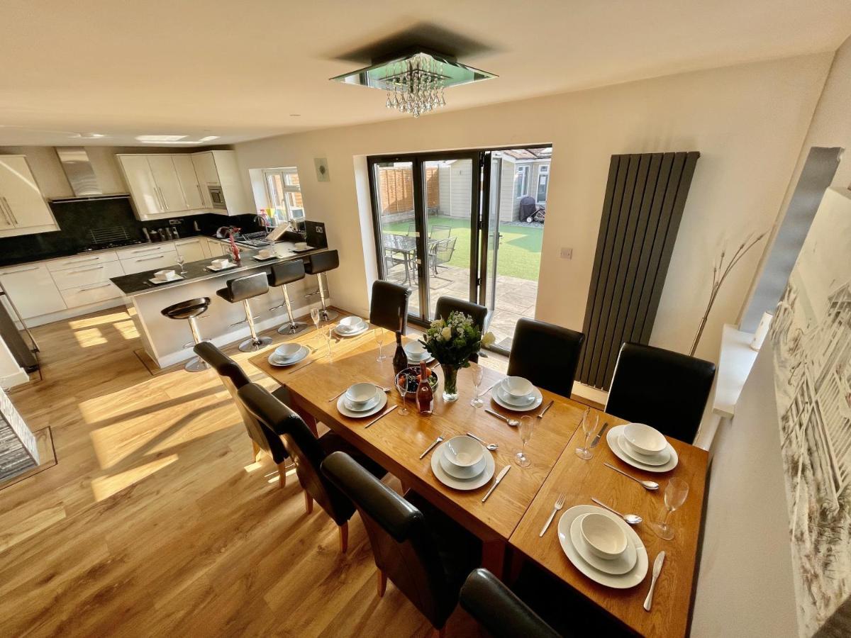 Four Corners Holiday Home Hot Tub & Sauna Ferndown Dış mekan fotoğraf