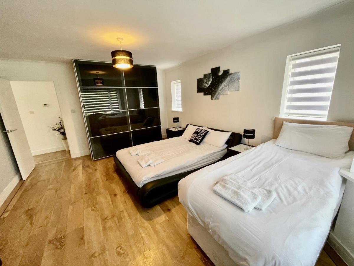 Four Corners Holiday Home Hot Tub & Sauna Ferndown Dış mekan fotoğraf