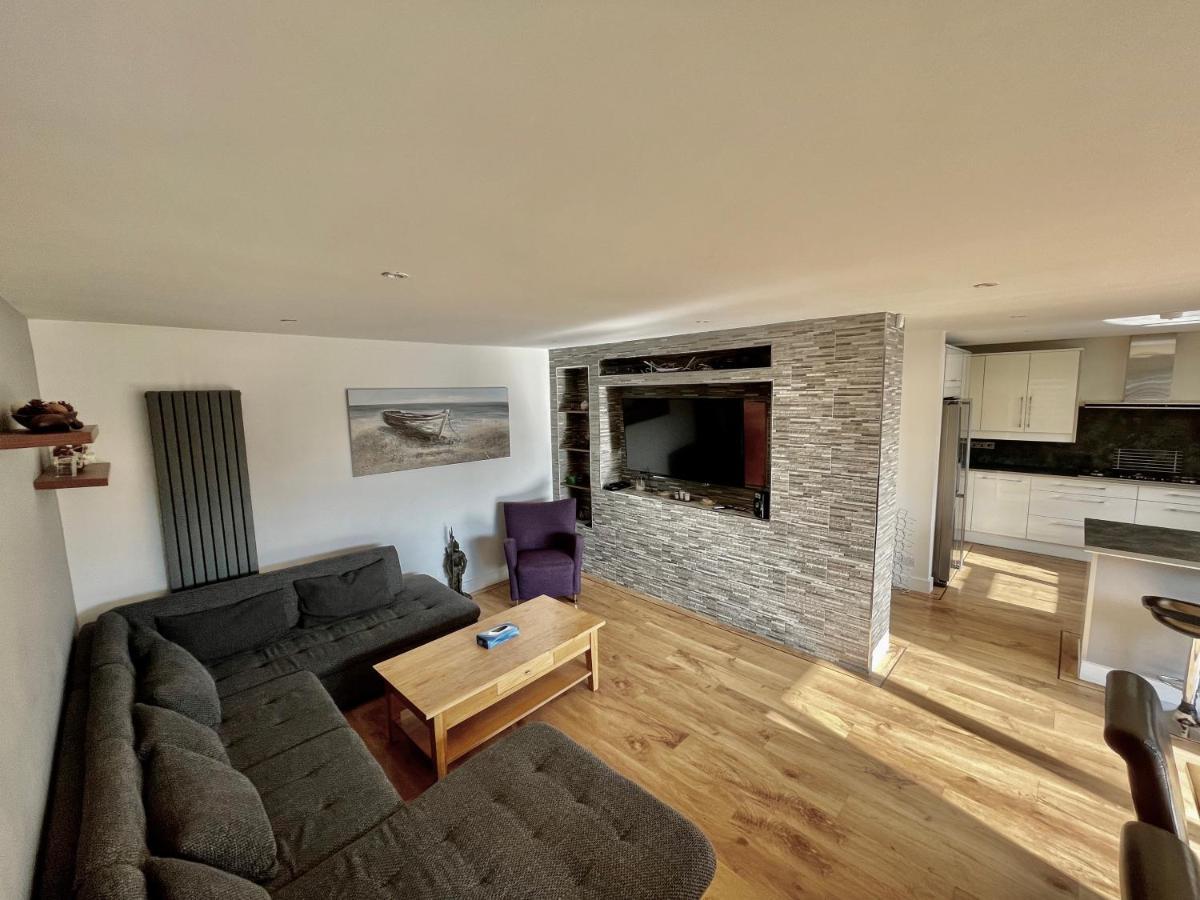 Four Corners Holiday Home Hot Tub & Sauna Ferndown Dış mekan fotoğraf
