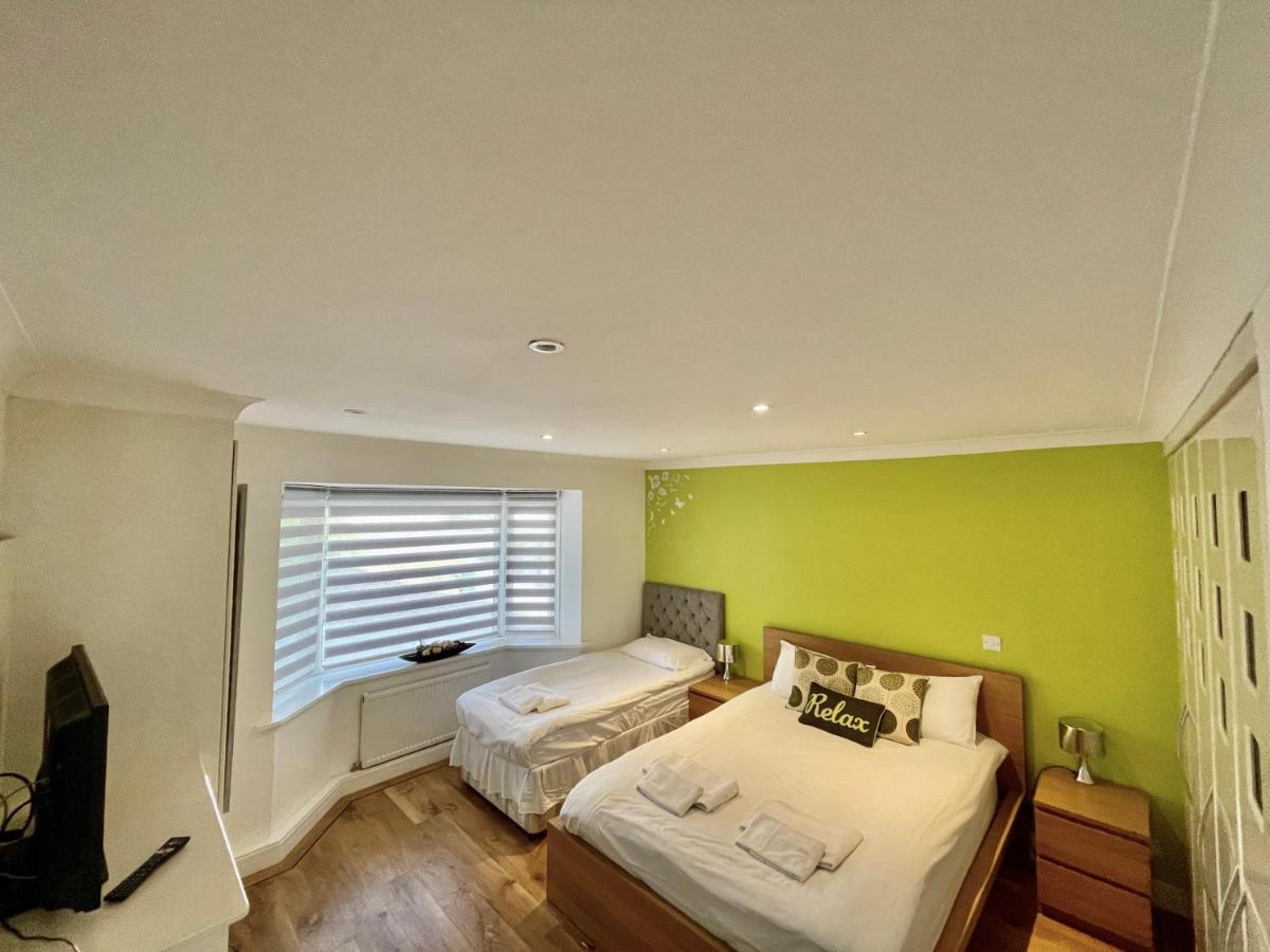 Four Corners Holiday Home Hot Tub & Sauna Ferndown Dış mekan fotoğraf