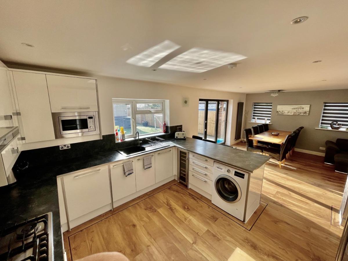 Four Corners Holiday Home Hot Tub & Sauna Ferndown Dış mekan fotoğraf