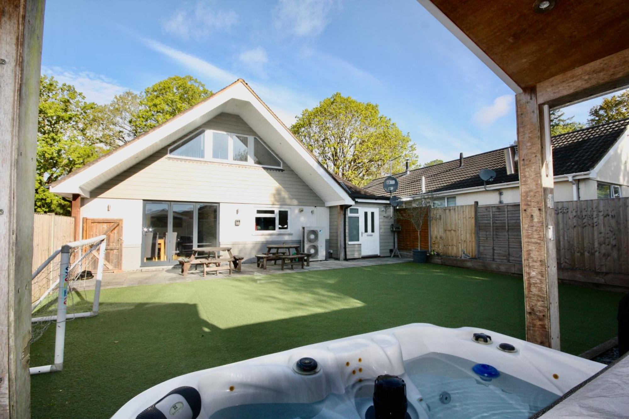 Four Corners Holiday Home Hot Tub & Sauna Ferndown Dış mekan fotoğraf