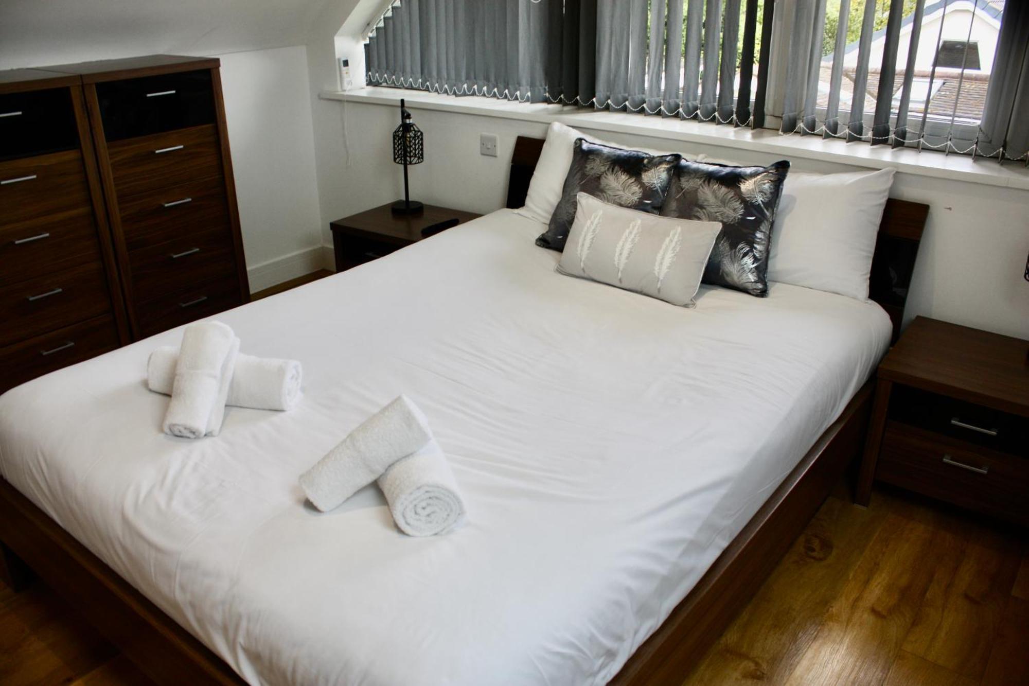 Four Corners Holiday Home Hot Tub & Sauna Ferndown Dış mekan fotoğraf